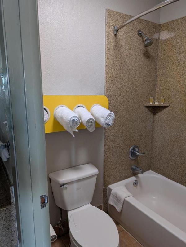 Days Inn by Wyndham Arcadia image 9